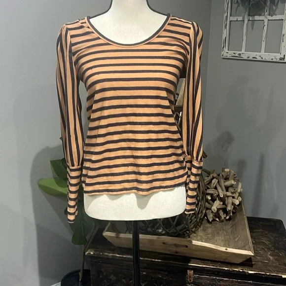 Anthropologie Amadi Camel  and Navy Puff Sleeve Long Sleeve Tee - Picture 3 of 7